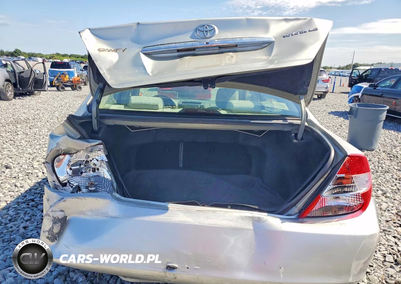 2003 Toyota Camry Le VIN:JTDBE32K930164698 - 6