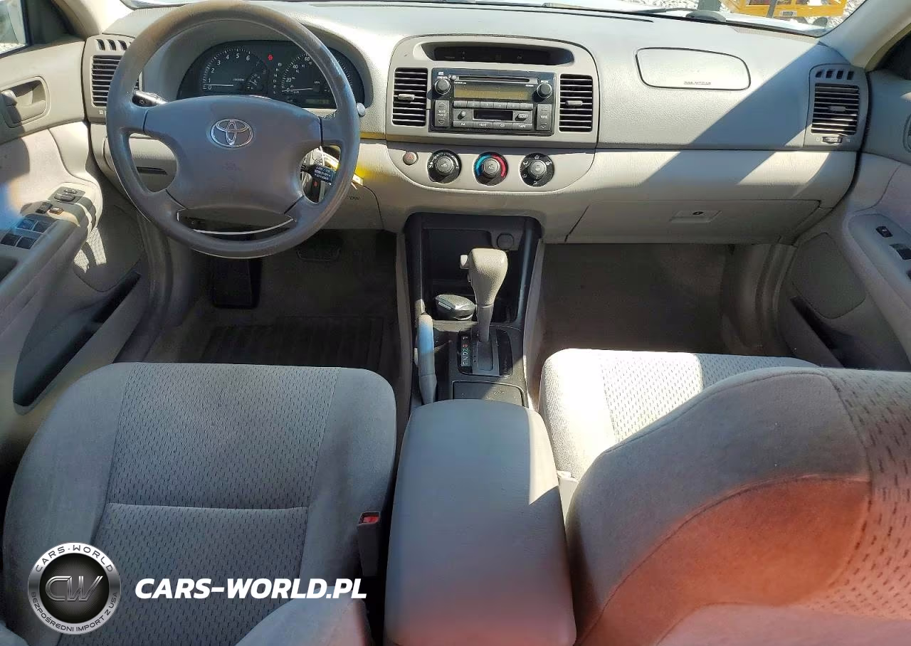 2003 Toyota Camry Le VIN:JTDBE32K930164698 - 8