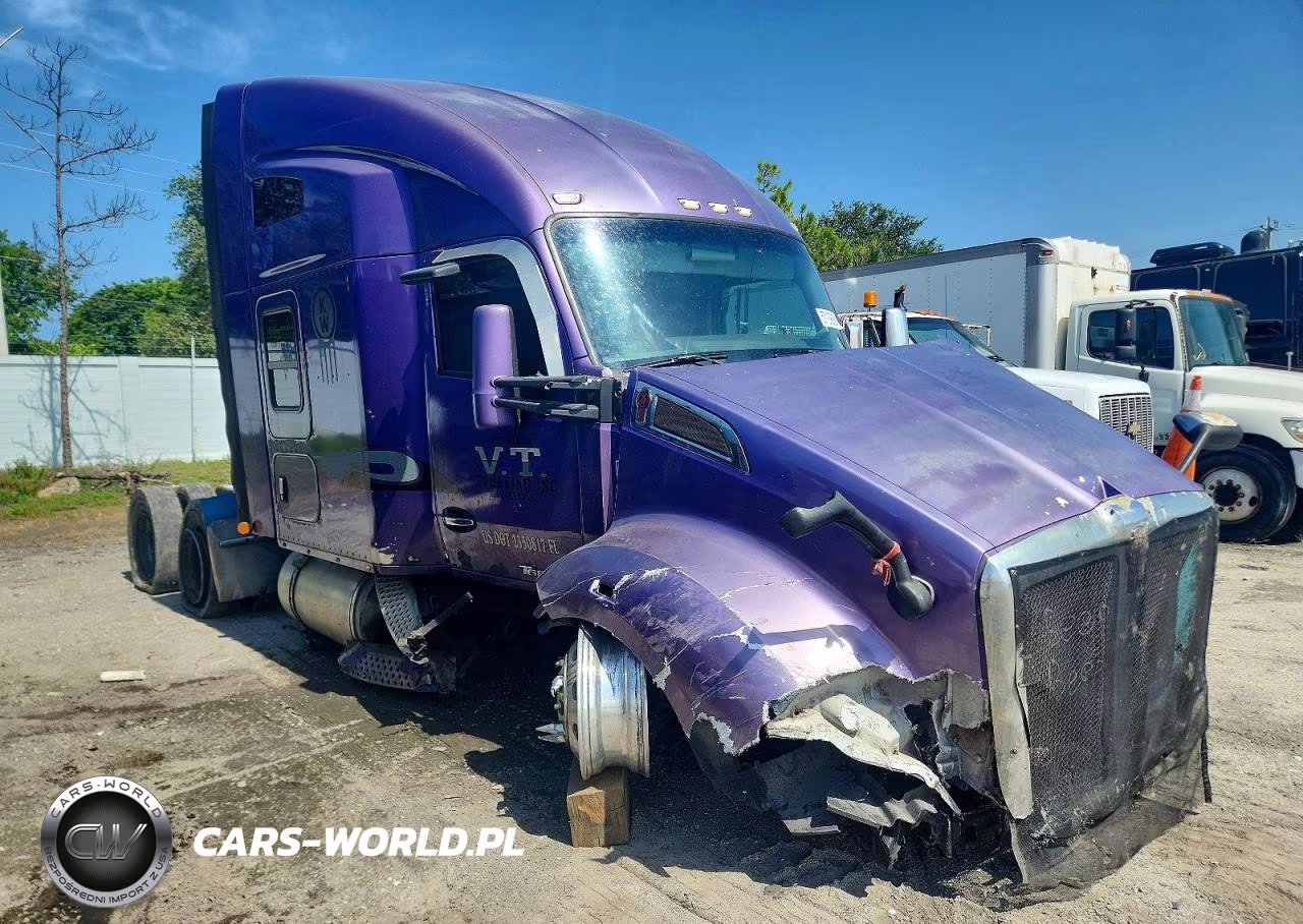2014 Kenworth T680 Semi Truck