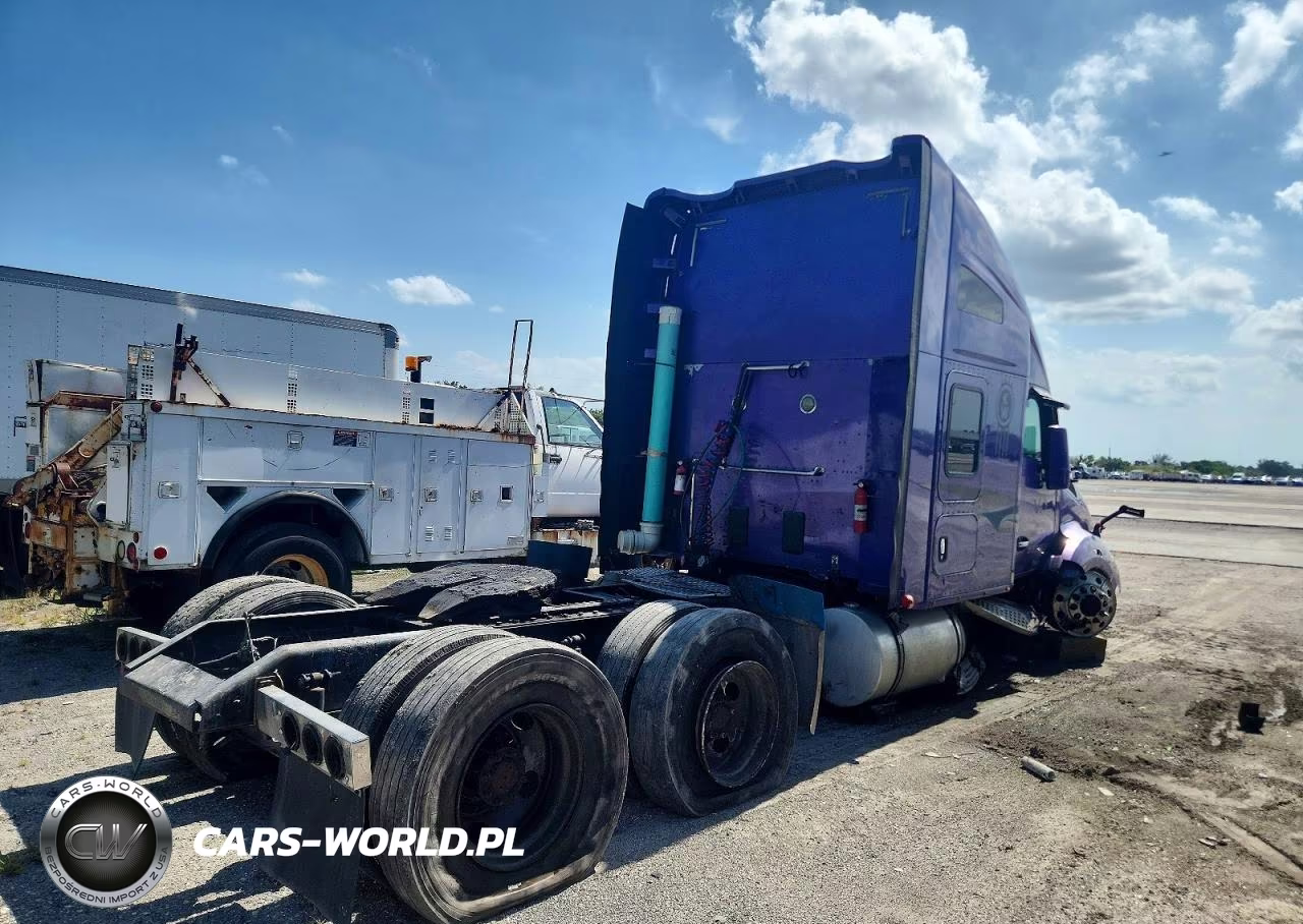 2014 Kenworth T680 Semi Truck VIN:1XKYDP9X8EJ412060 - 4