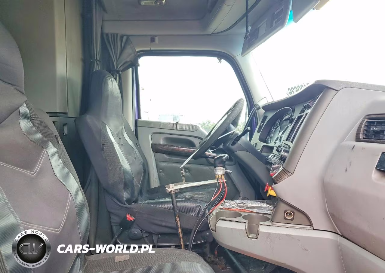 2014 Kenworth T680 Semi Truck VIN:1XKYDP9X8EJ412060 - 5