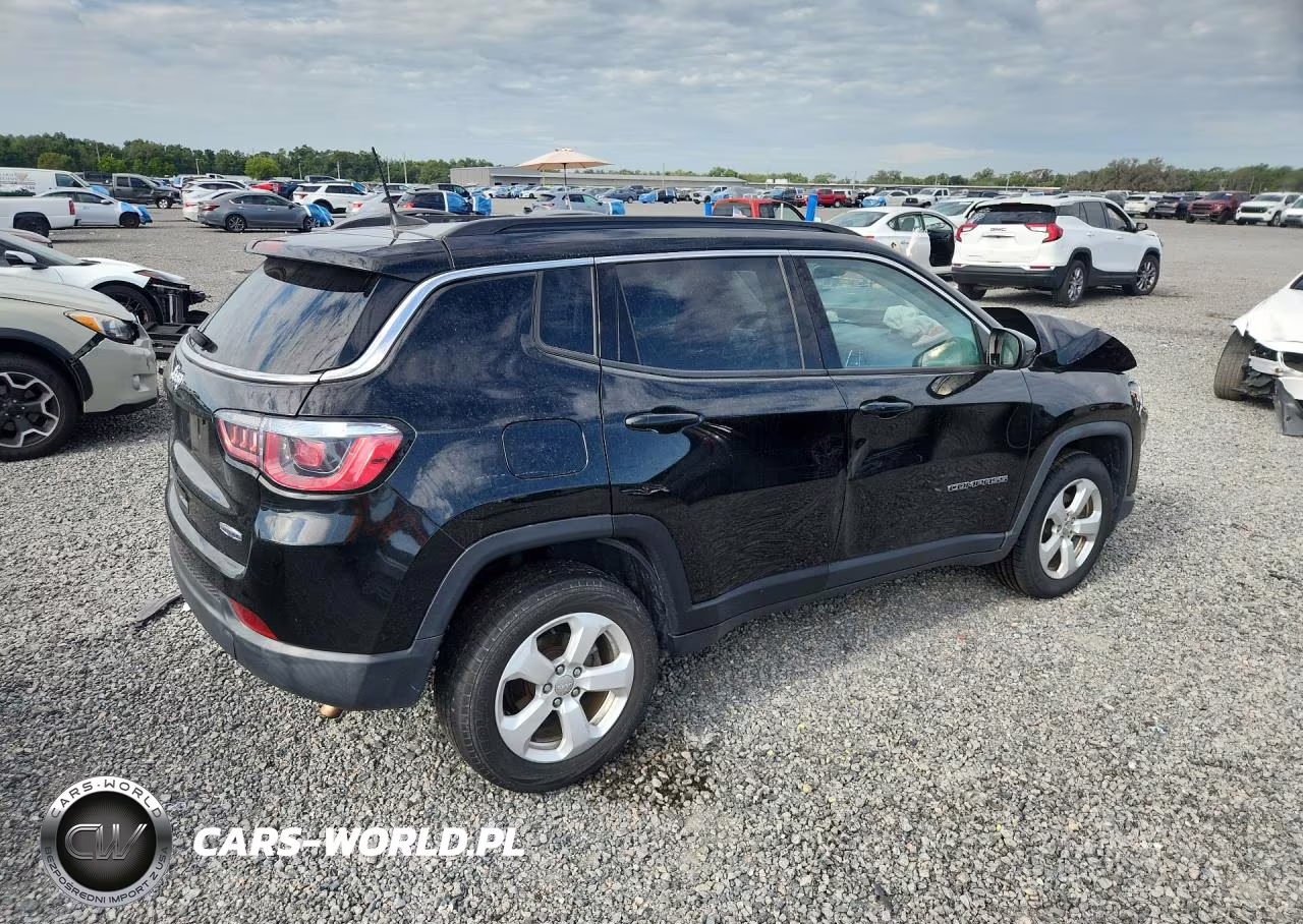 2019 Jeep Compass Latitude VIN:3C4NJDBBXKT847705 - 3