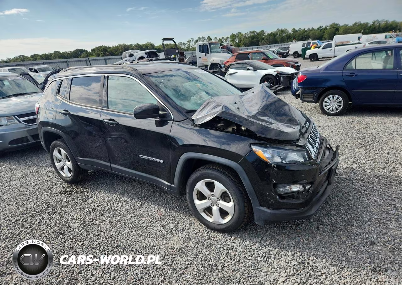 2019 Jeep Compass Latitude VIN:3C4NJDBBXKT847705 - 4