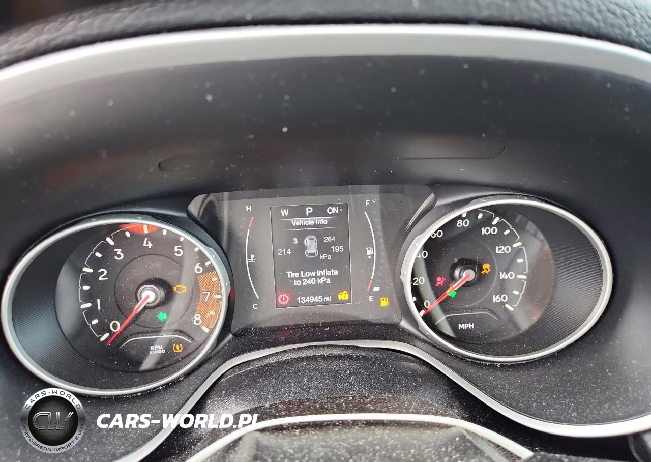 2019 Jeep Compass Latitude VIN:3C4NJDBBXKT847705 - 9
