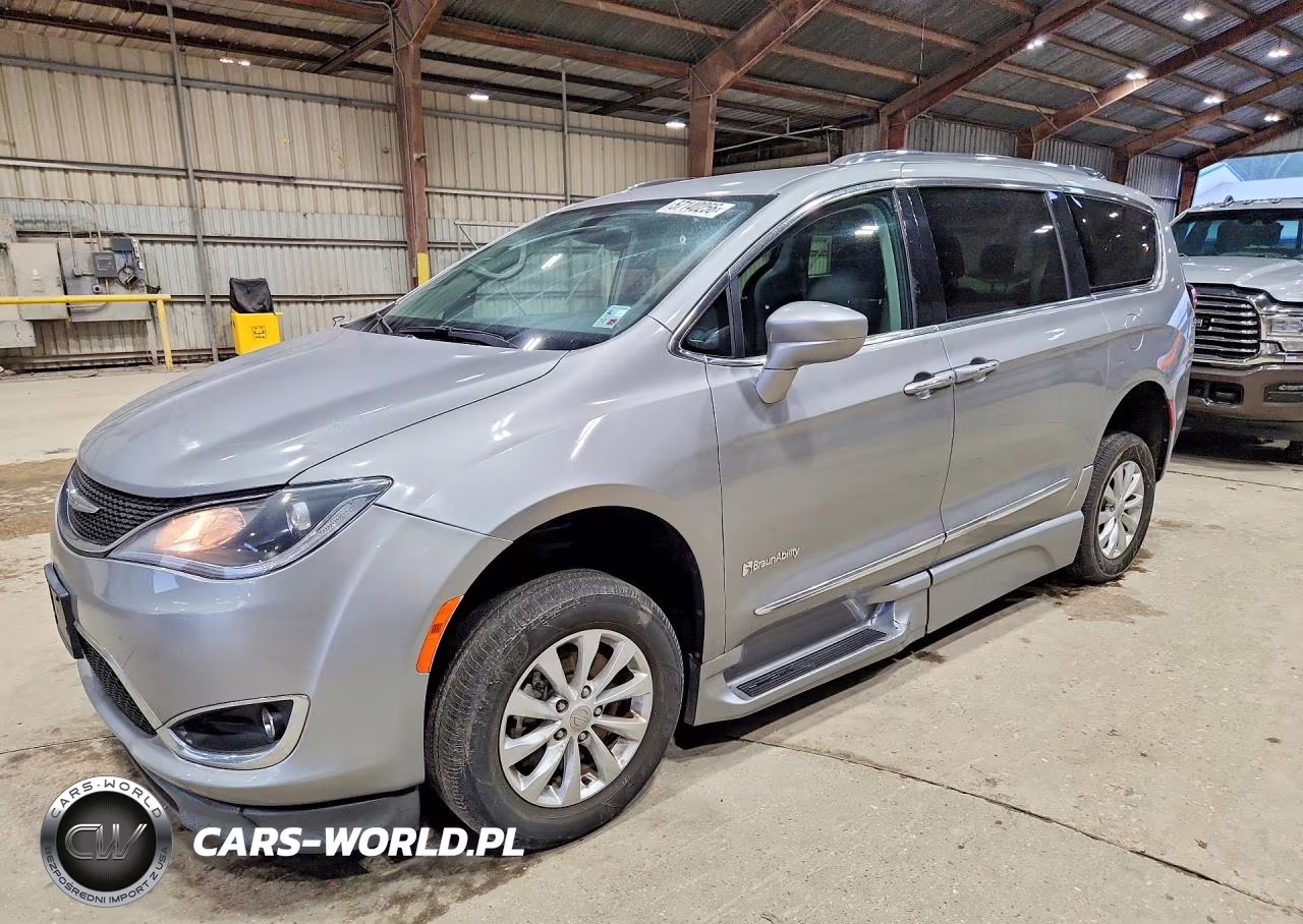 2019 Chrysler Pacifica Touring L