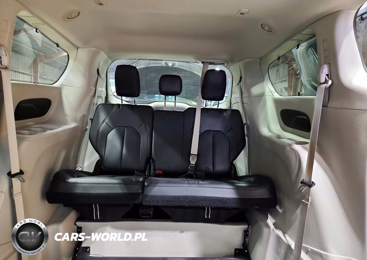 2019 Chrysler Pacifica Touring L VIN:2C4RC1BGXKR732398 - 10