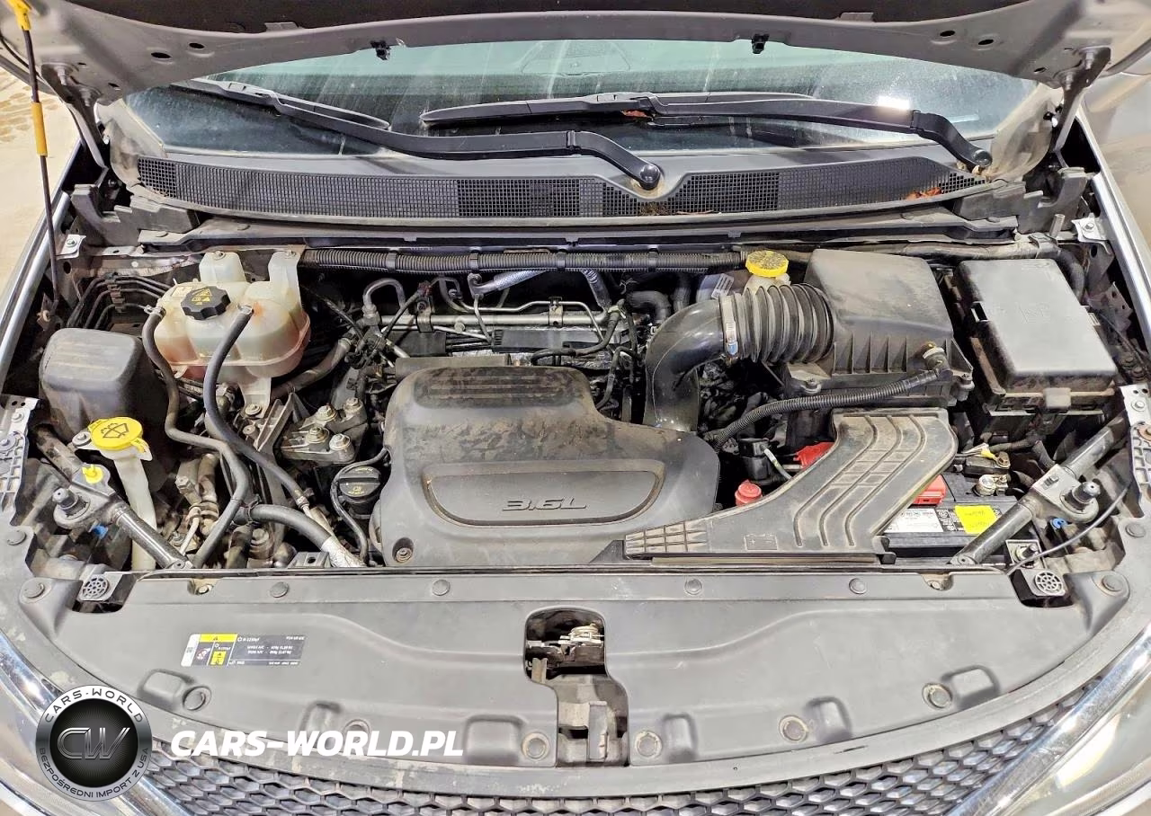 2019 Chrysler Pacifica Touring L VIN:2C4RC1BGXKR732398 - 12