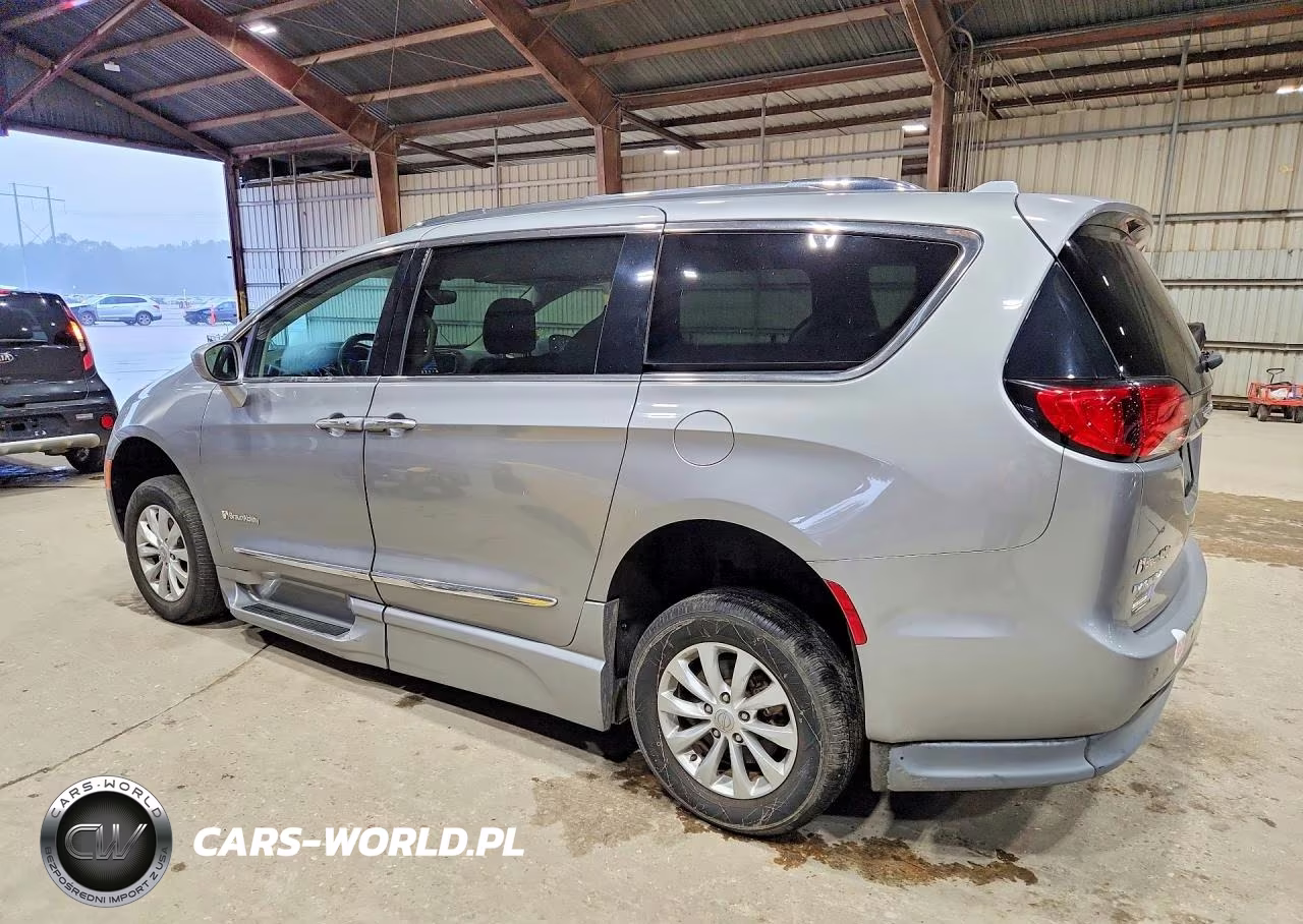 2019 Chrysler Pacifica Touring L VIN:2C4RC1BGXKR732398 - 2