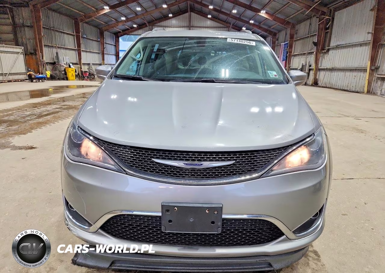 2019 Chrysler Pacifica Touring L VIN:2C4RC1BGXKR732398 - 5