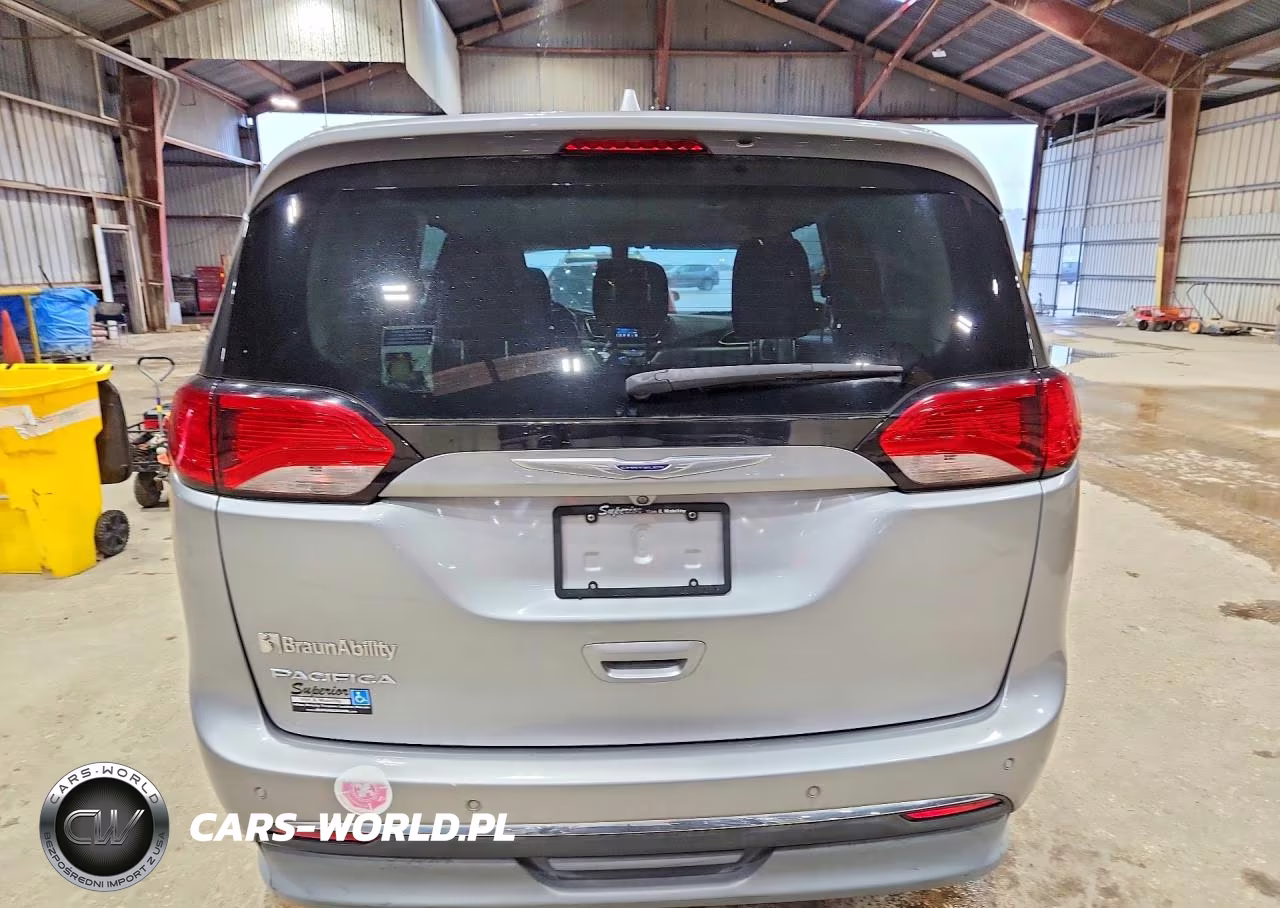 2019 Chrysler Pacifica Touring L VIN:2C4RC1BGXKR732398 - 6