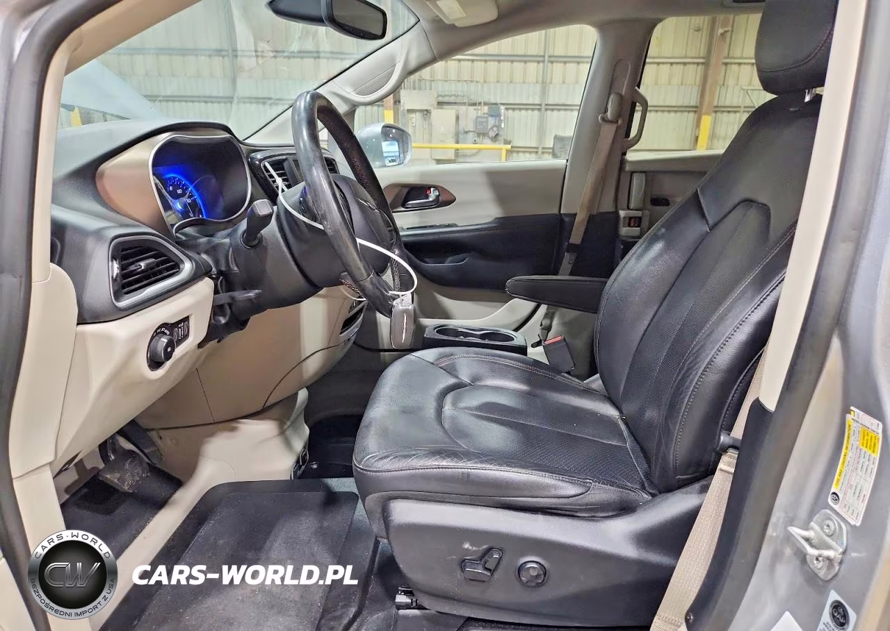 2019 Chrysler Pacifica Touring L VIN:2C4RC1BGXKR732398 - 7