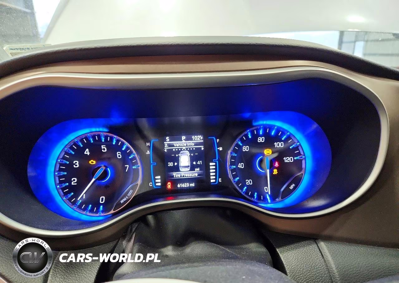 2019 Chrysler Pacifica Touring L VIN:2C4RC1BGXKR732398 - 9