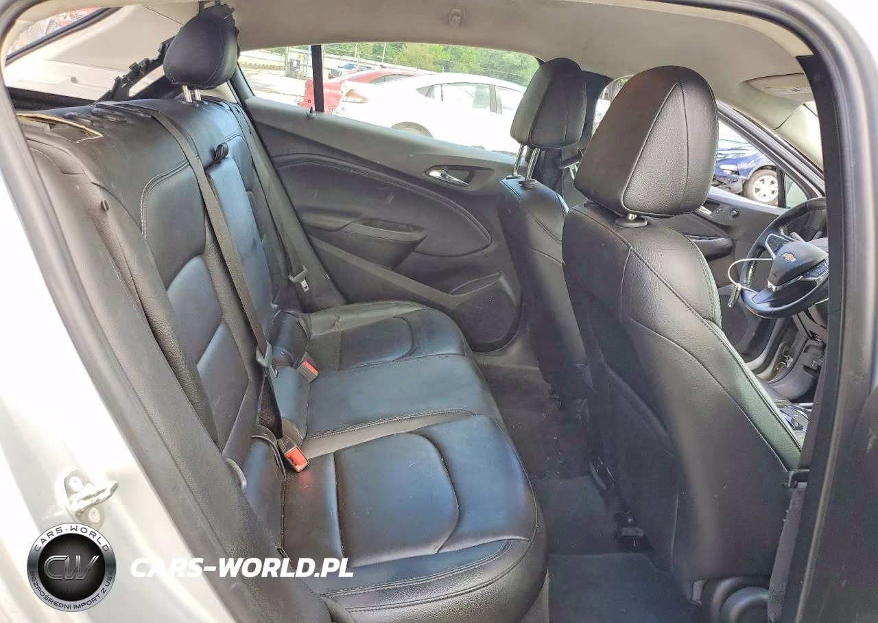 2018 Chevrolet Cruze Premier VIN:3G1BF6SM0JS628458 - 10