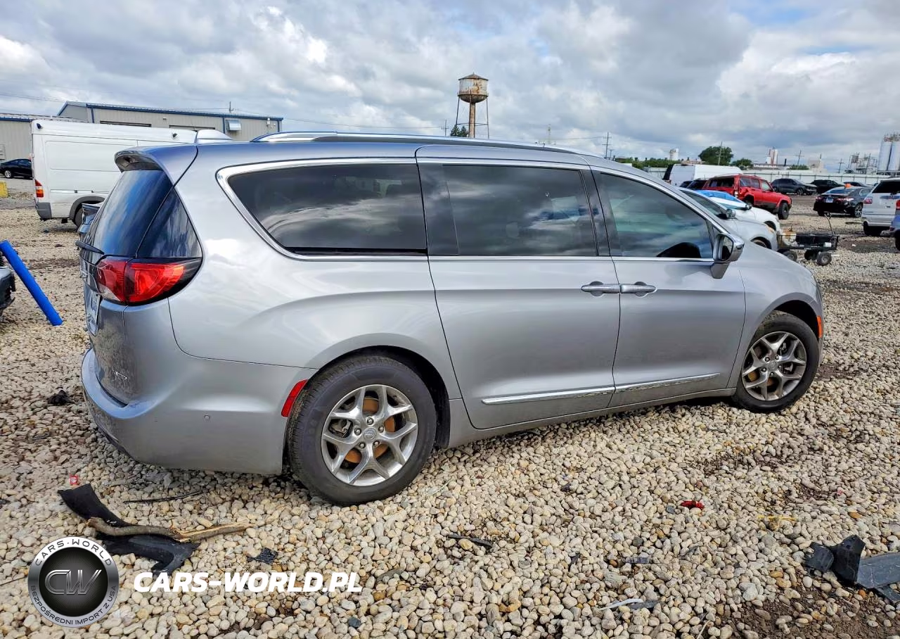 2017 Chrysler Pacifica Limited VIN:2C4RC1GG3HR528723 - 3
