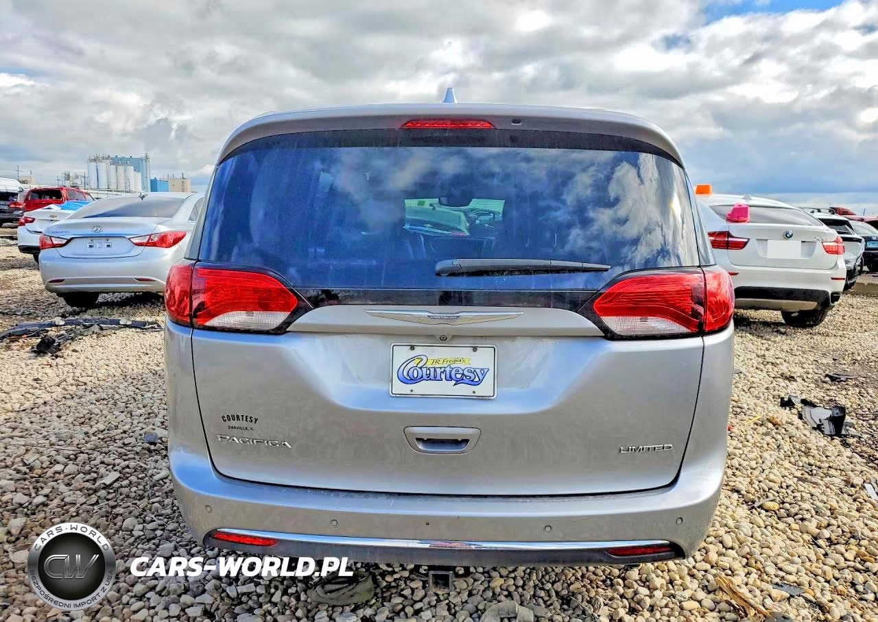 2017 Chrysler Pacifica Limited VIN:2C4RC1GG3HR528723 - 6