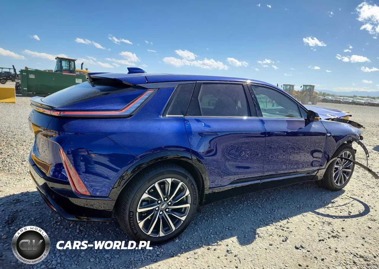 2024 Cadillac Lyriq Sport VIN:1GYKPTRL0RZ110391 - 3