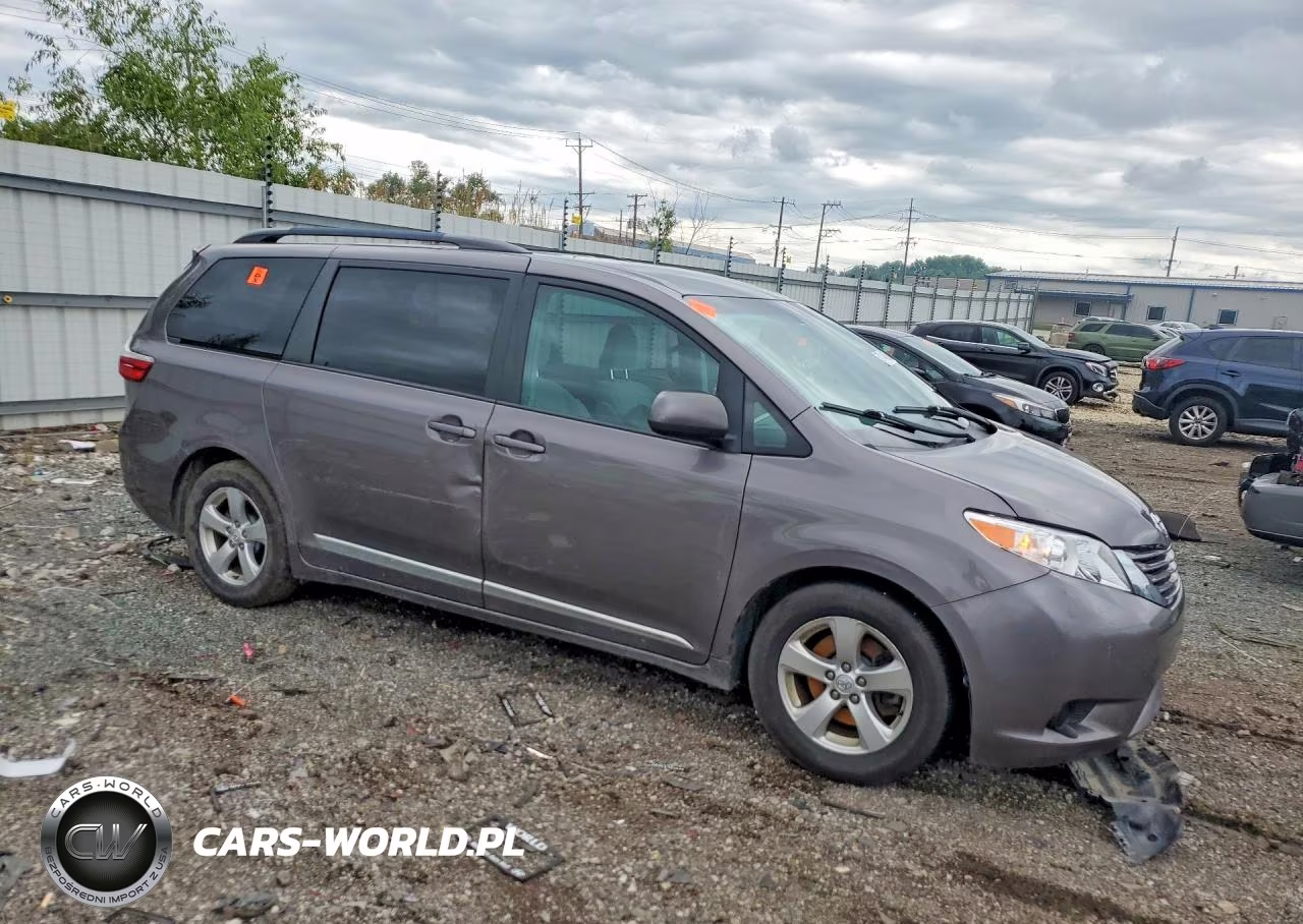 2017 Toyota Sienna Le VIN:5TDKZ3DC5HS817378 - 4