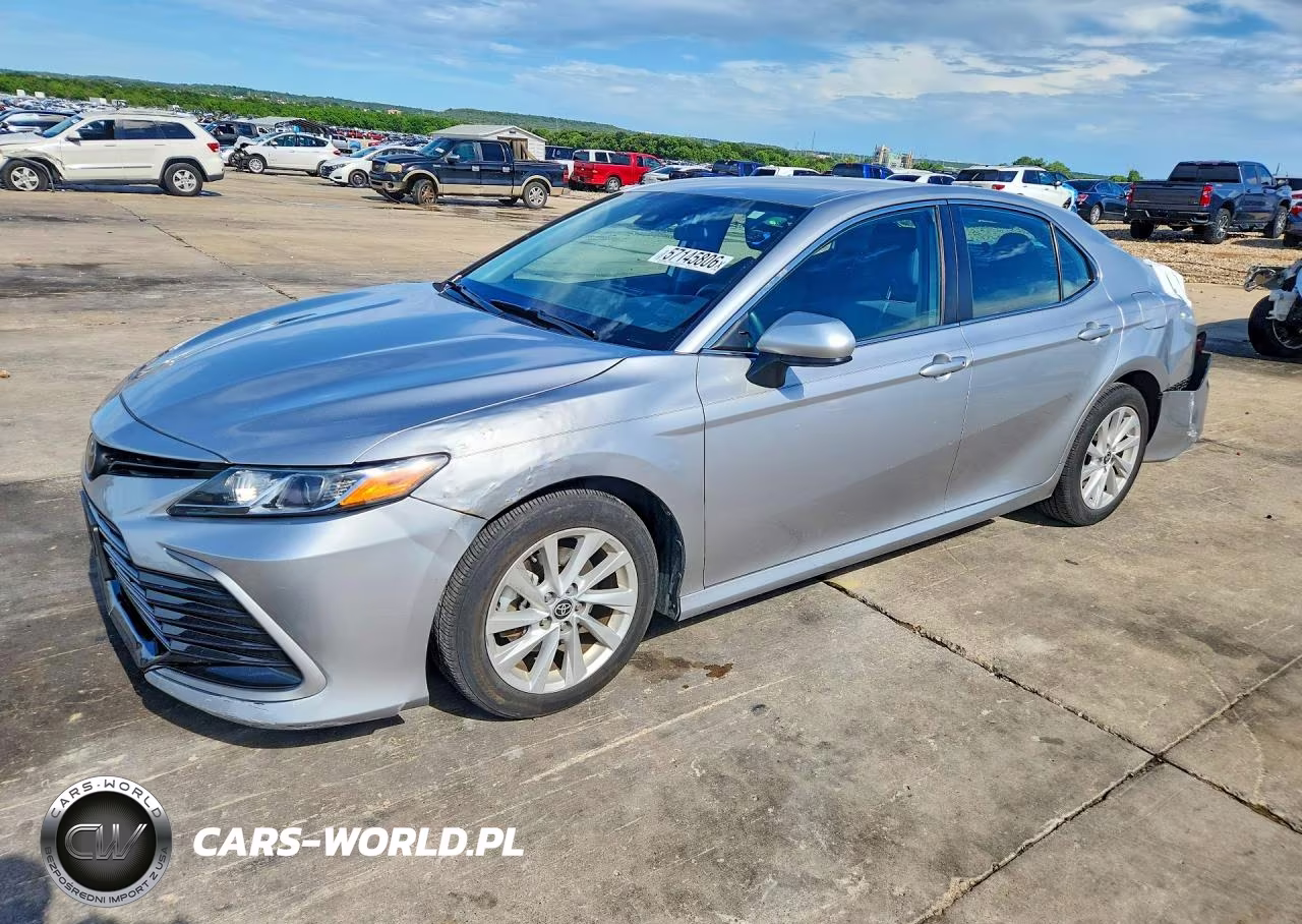 2021 Toyota Camry Le – zdjęcie 1 z 12