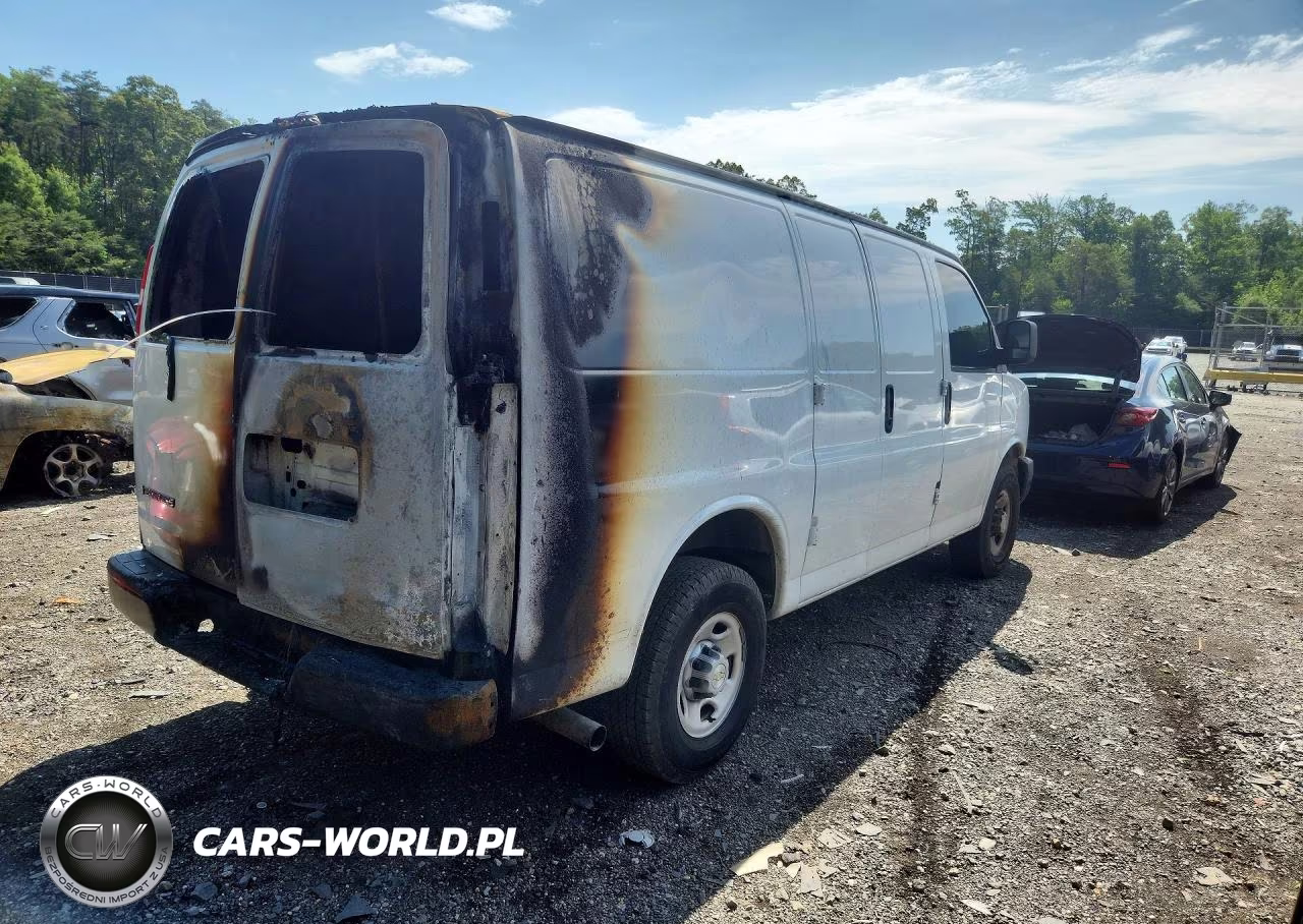 2021 Chevrolet Express 2500 Cargo Delivery Van VIN:1GCWGAFP3M1243866 - 3