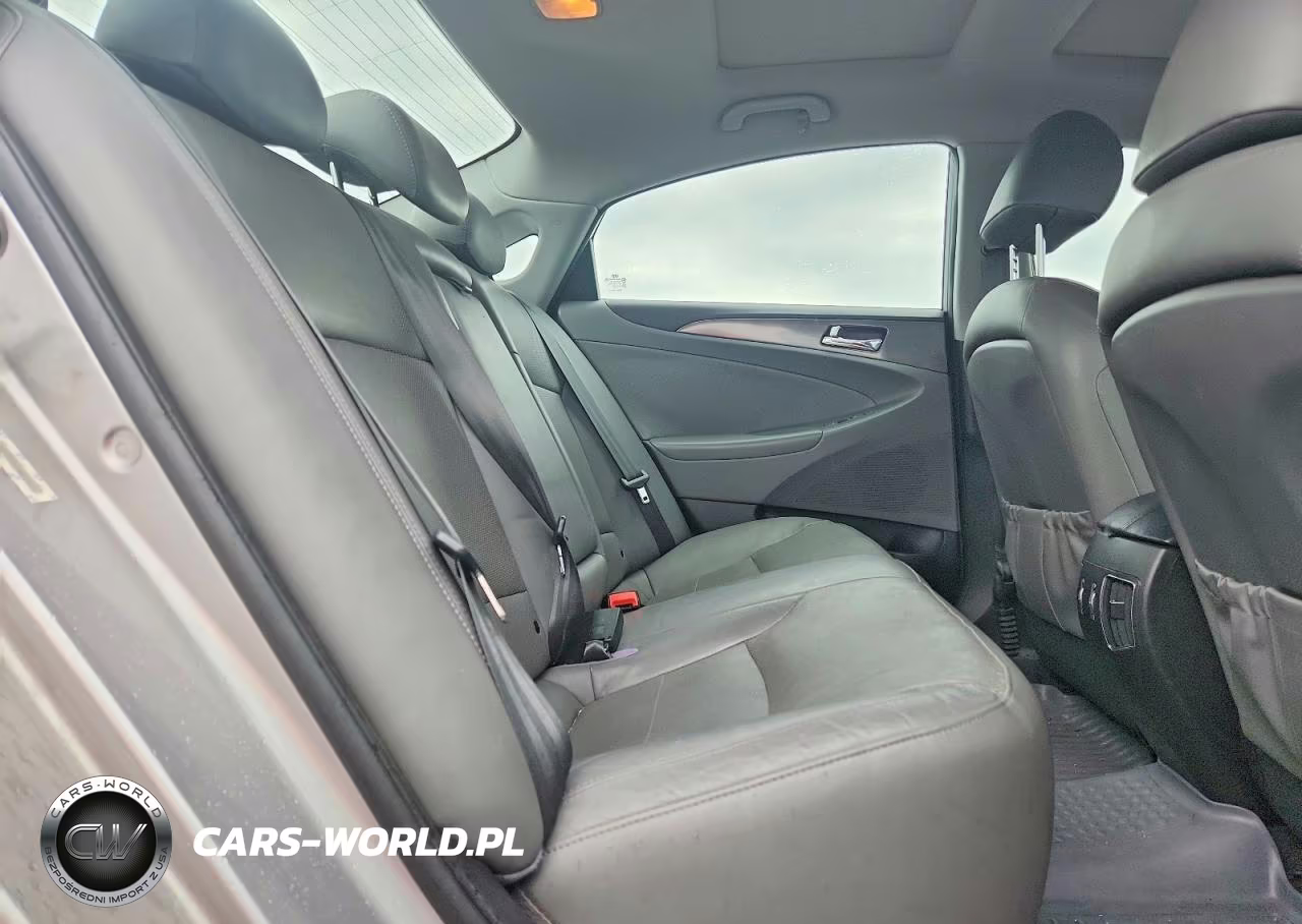 2013 Hyundai Sonata Hybrid VIN:KMHEC4A47DA068264 - 10