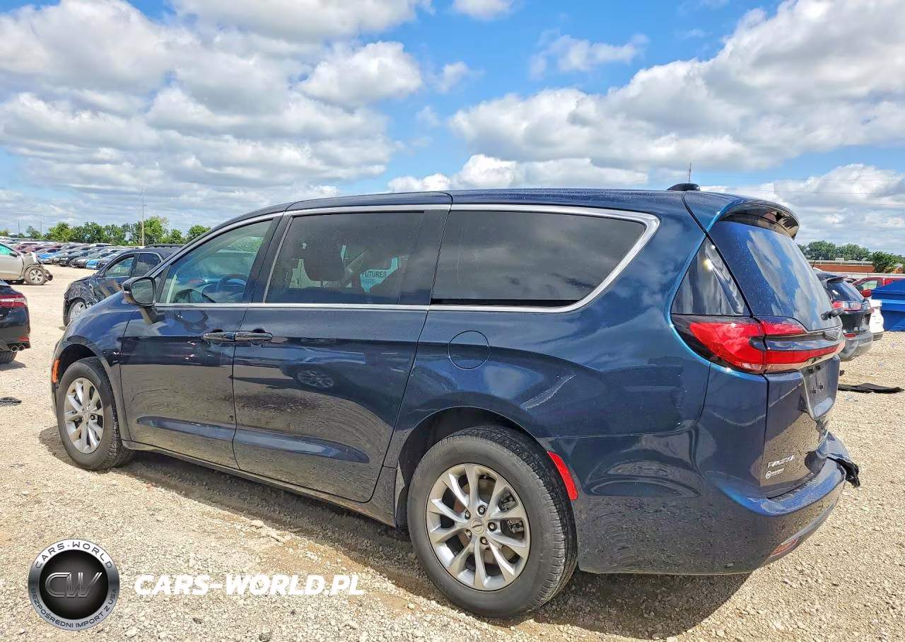 2023 Chrysler Pacifica Touring L VIN:2C4RC3BG9PR619111 - 2
