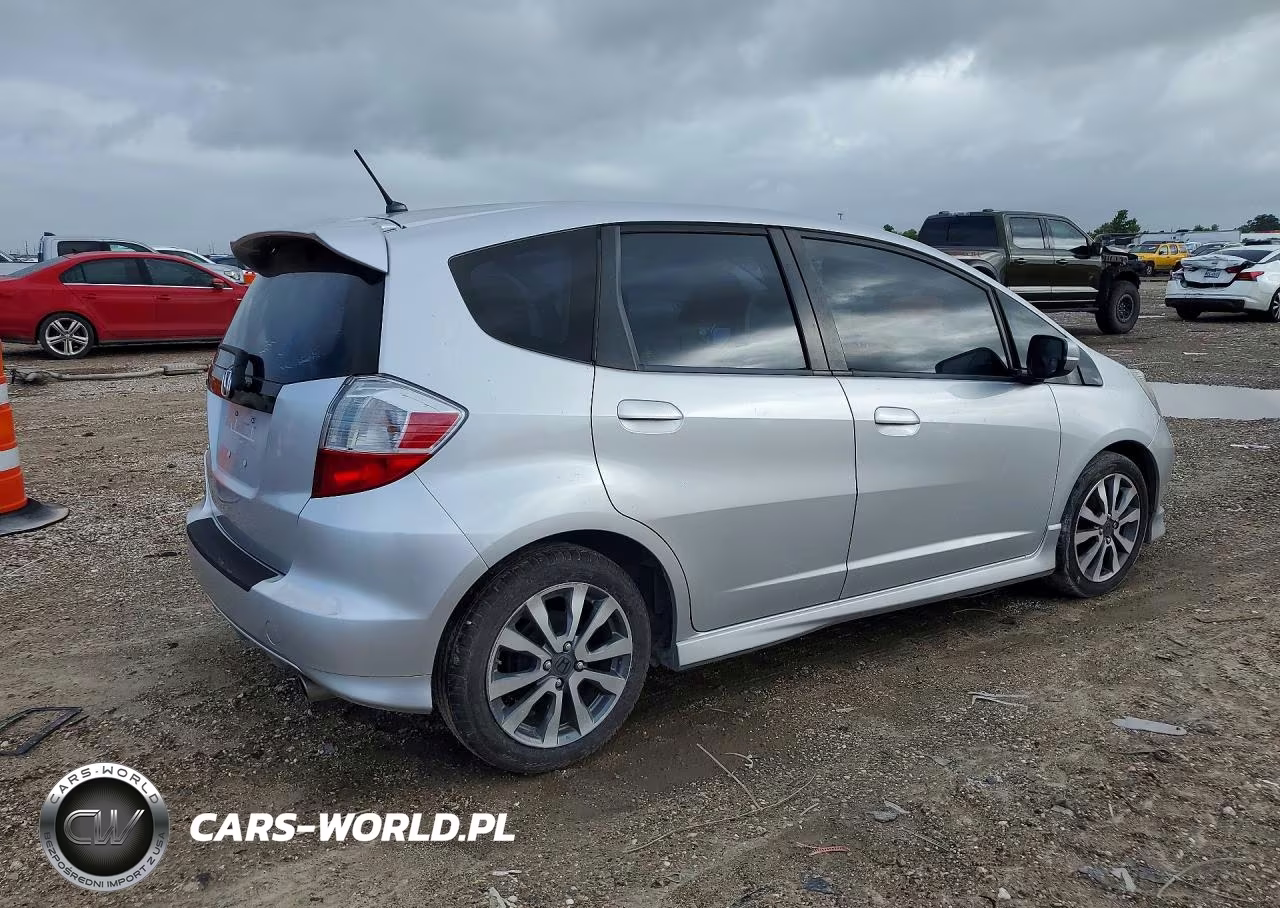 2012 Honda Fit Sport VIN:JHMGE8H51CC034772 - 3