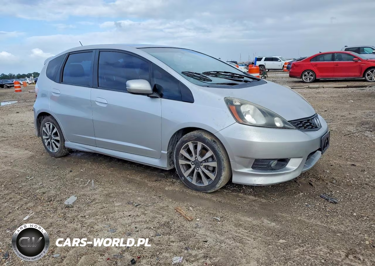 2012 Honda Fit Sport VIN:JHMGE8H51CC034772 - 4