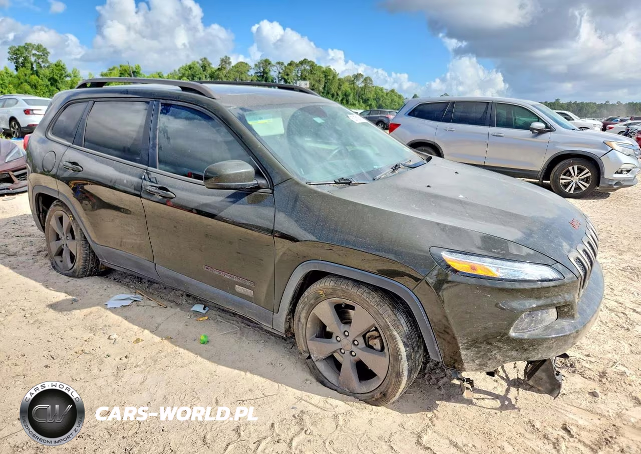 2016 Jeep Cherokee Latitude VIN:1C4PJLCB4GW346277 - 4