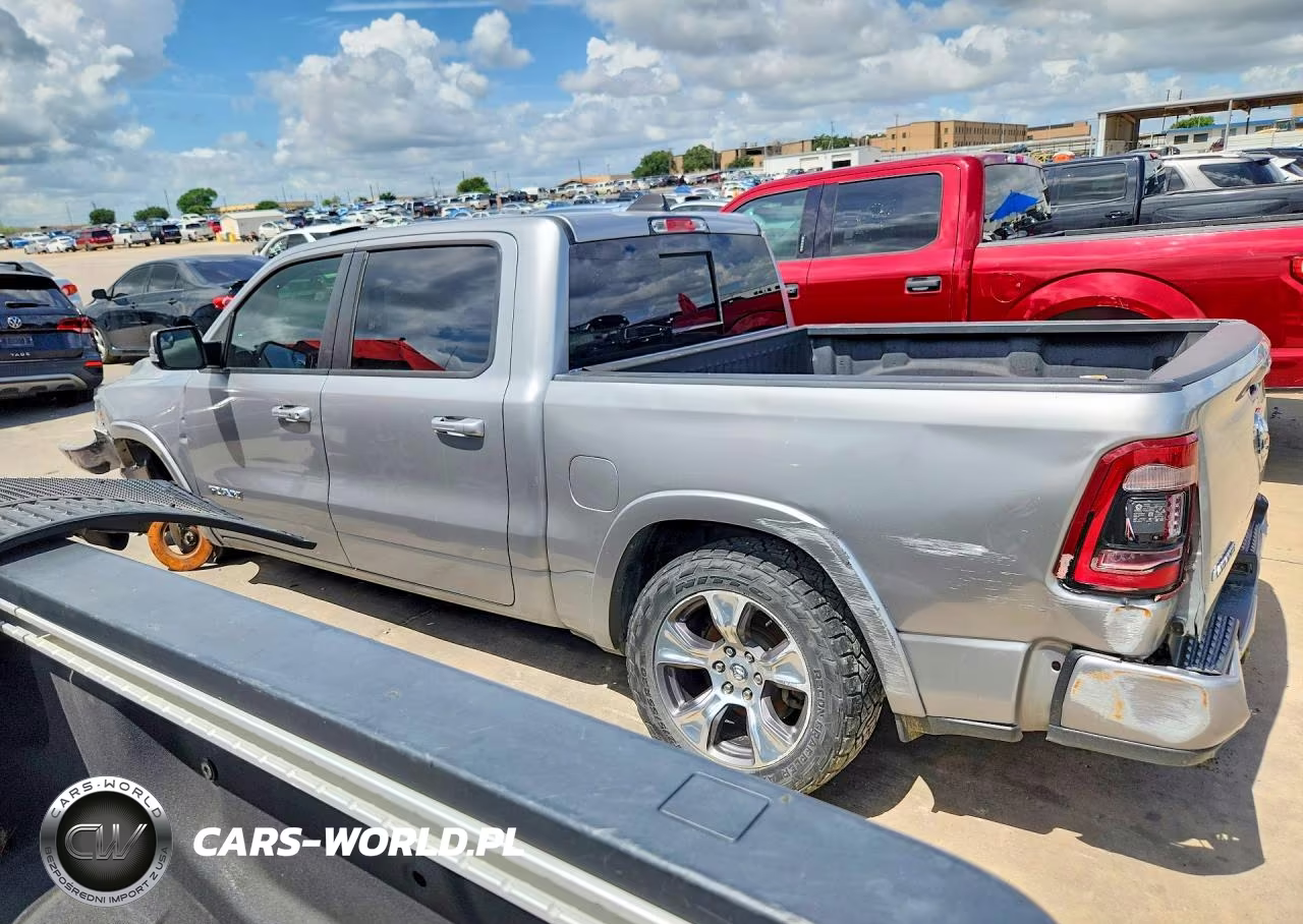2019 Ram 1500 Laramie VIN:1C6SRFJT1KN671135 - 2