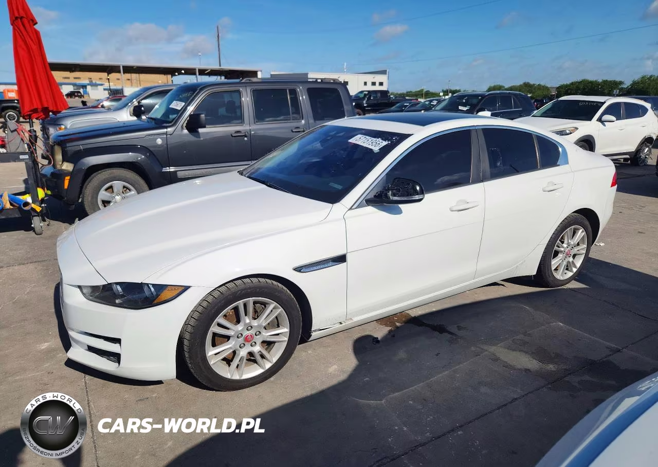 2018 Jaguar Xe Premium – zdjęcie 1 z 12