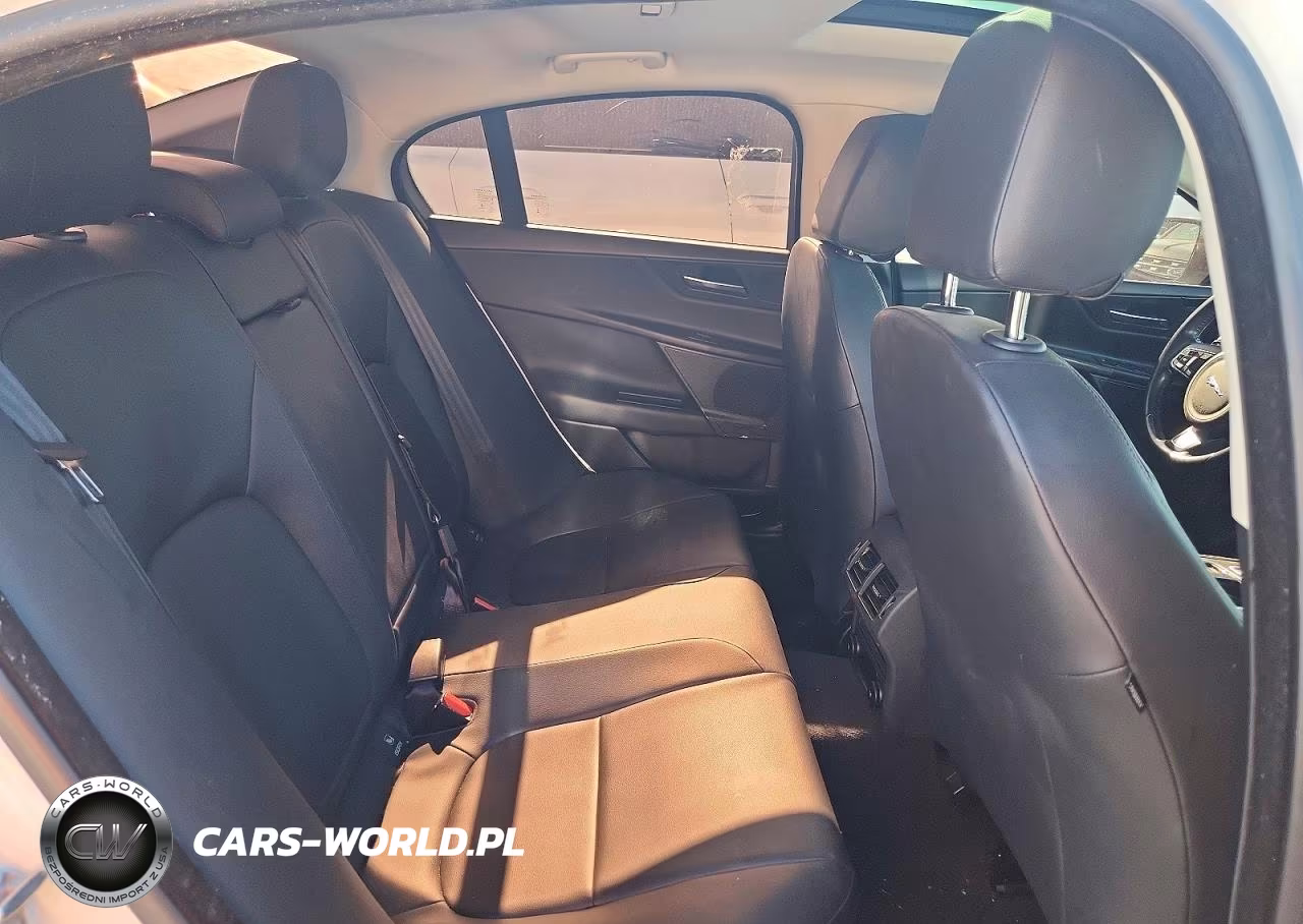 2018 Jaguar Xe Premium VIN:SAJAD4FX7JCP34754 - 10