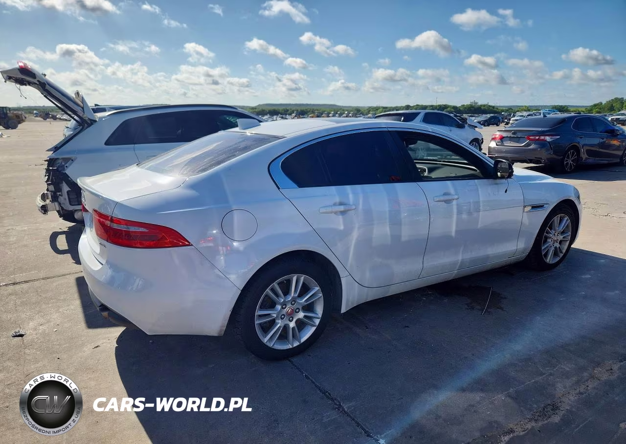 2018 Jaguar Xe Premium VIN:SAJAD4FX7JCP34754 - 3
