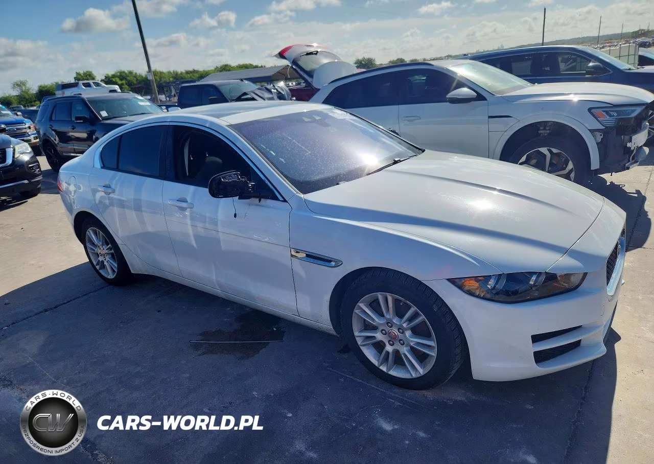 2018 Jaguar Xe Premium VIN:SAJAD4FX7JCP34754 - 4
