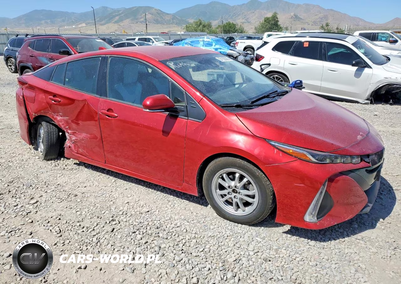 2017 Toyota Prius Prime Plus VIN:JTDKARFP8H3065736 - 4