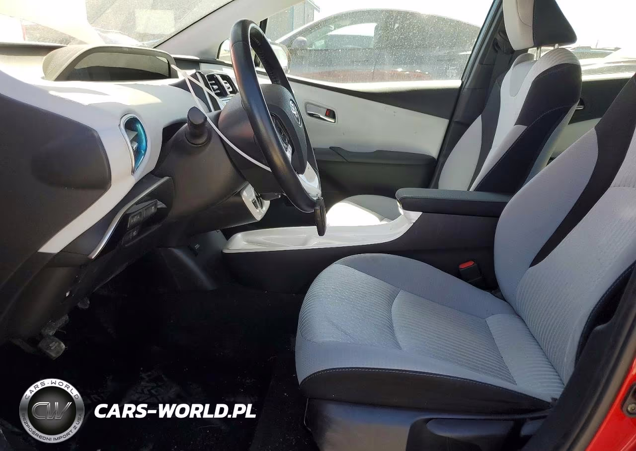 2017 Toyota Prius Prime Plus VIN:JTDKARFP8H3065736 - 7