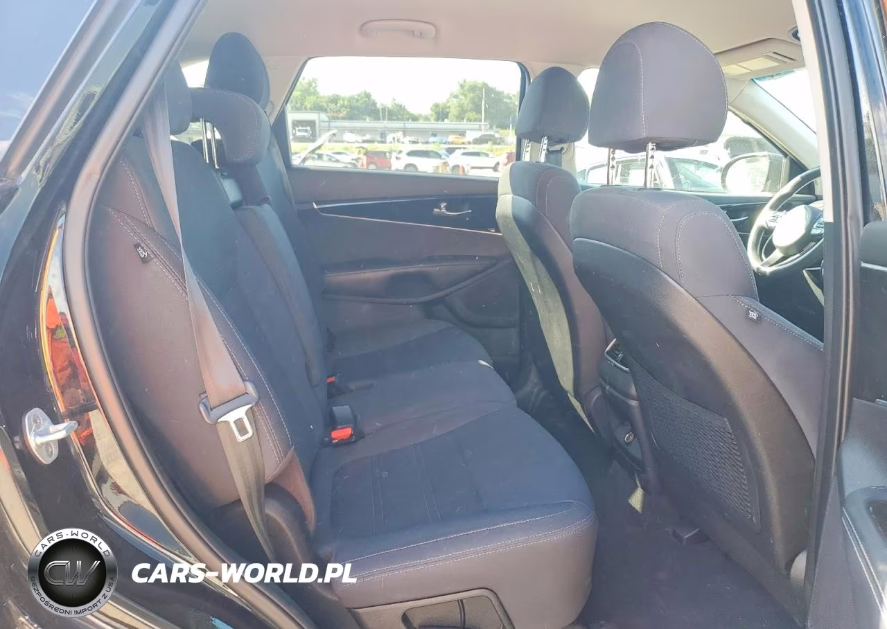 2018 Kia Sorento L VIN:5XYPG4A36JG424269 - 10