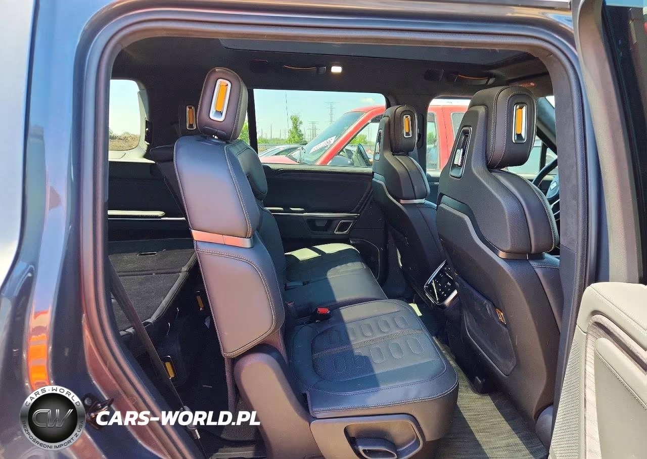 2023 Rivian R1S Adventure VIN:7PDSGABA1PN023602 - 10