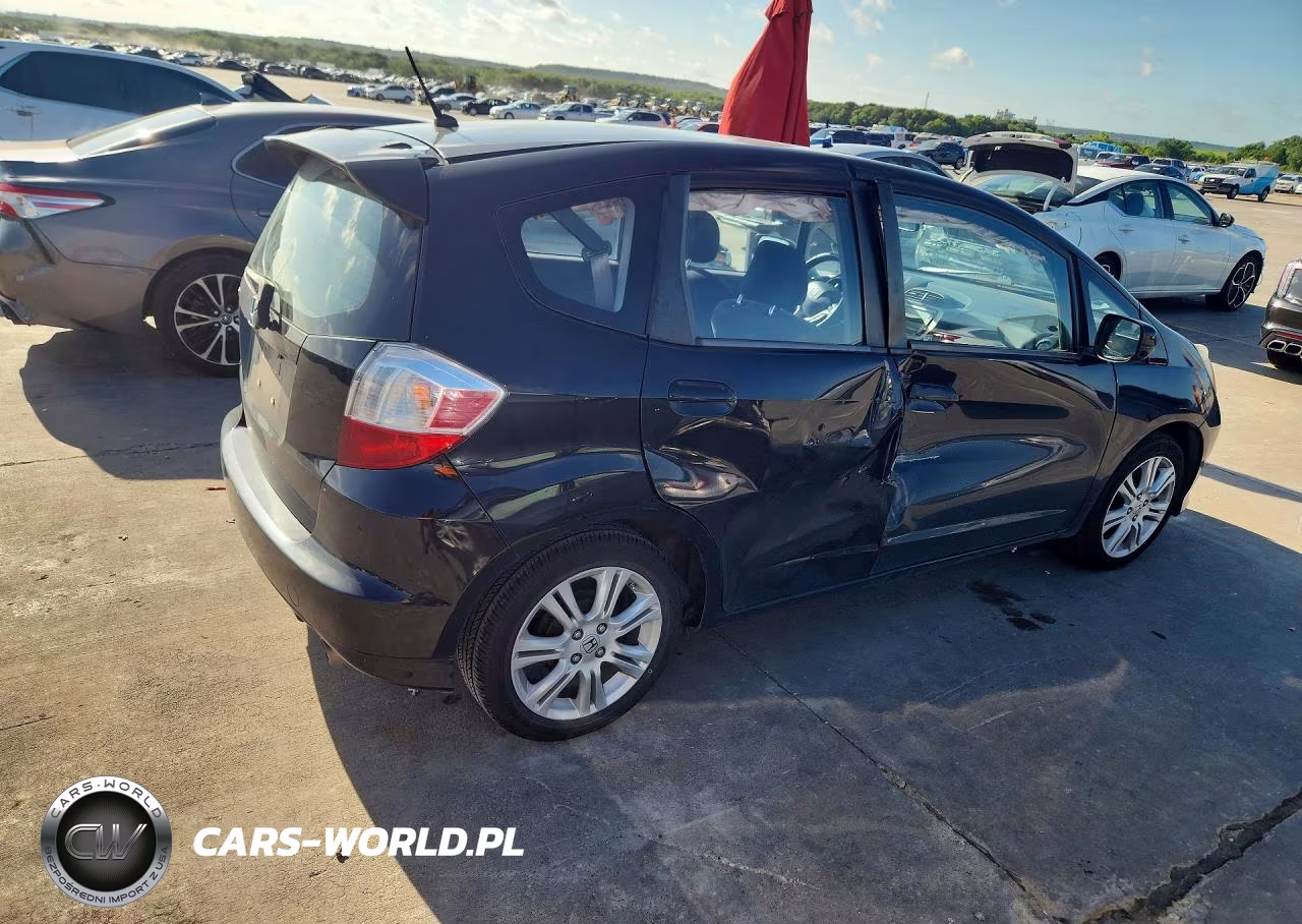 2011 Honda Fit Sport VIN:JHMGE8H63BC027815 - 3
