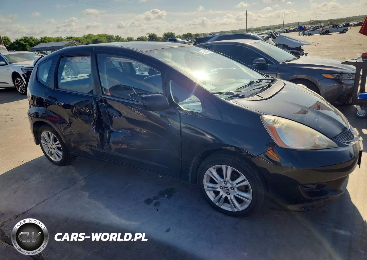 2011 Honda Fit Sport VIN:JHMGE8H63BC027815 - 4