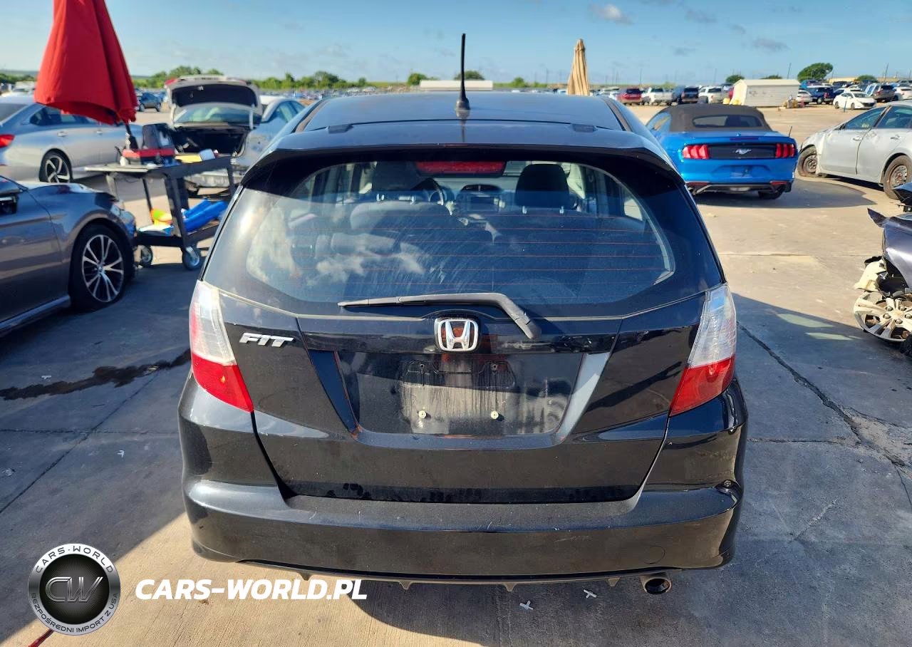 2011 Honda Fit Sport VIN:JHMGE8H63BC027815 - 6
