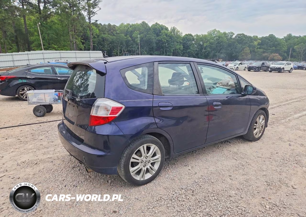 2010 Honda Fit Sport VIN:JHMGE8H41AC030807 - 3