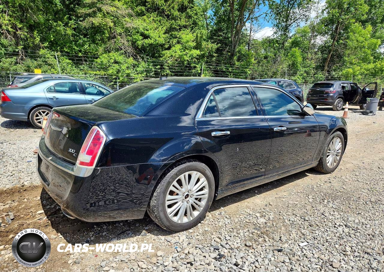 2014 Chrysler 300C VIN:2C3CCAKT1EH365764 - 3