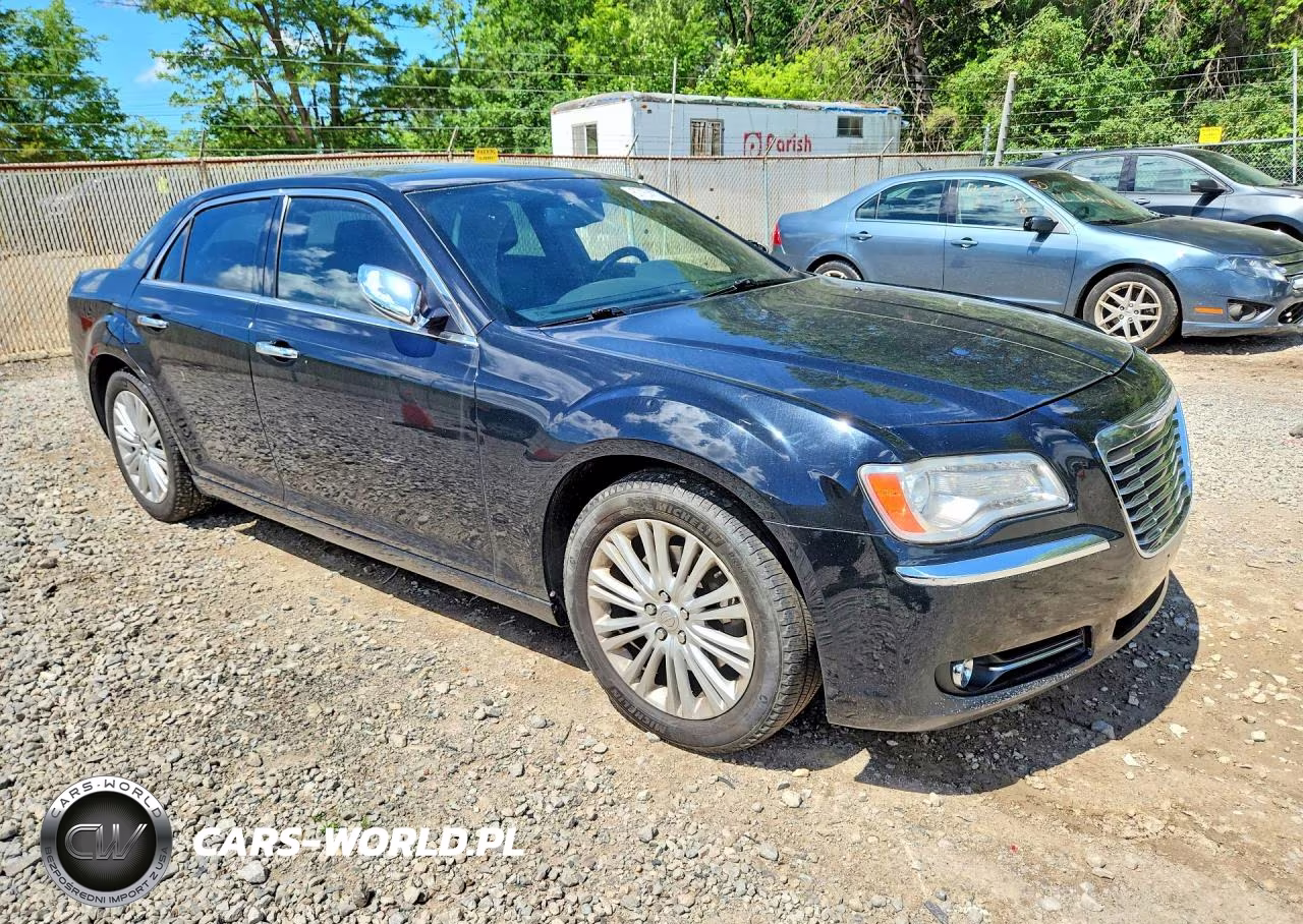 2014 Chrysler 300C VIN:2C3CCAKT1EH365764 - 4