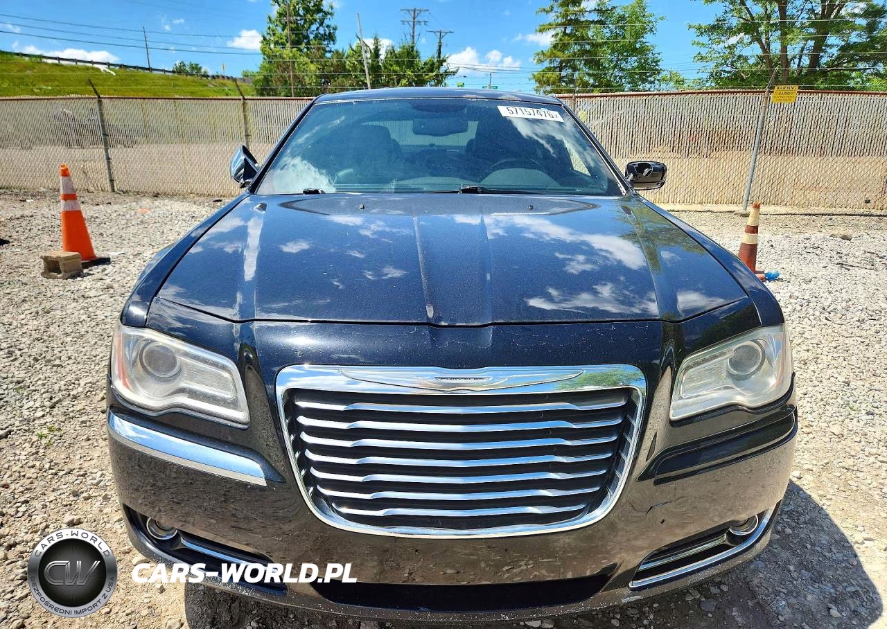 2014 Chrysler 300C VIN:2C3CCAKT1EH365764 - 5