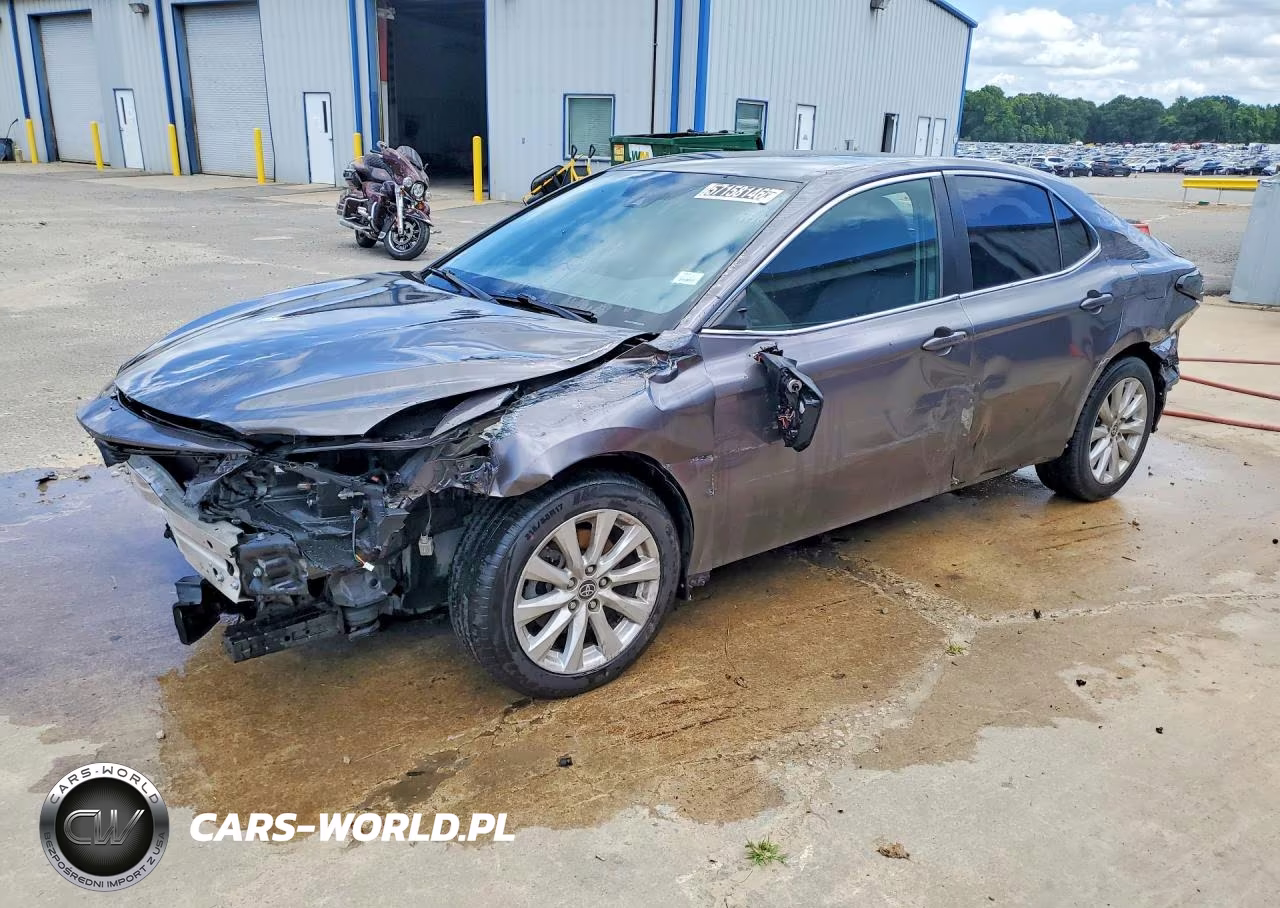 2020 Toyota Camry Le – zdjęcie 1 z 12
