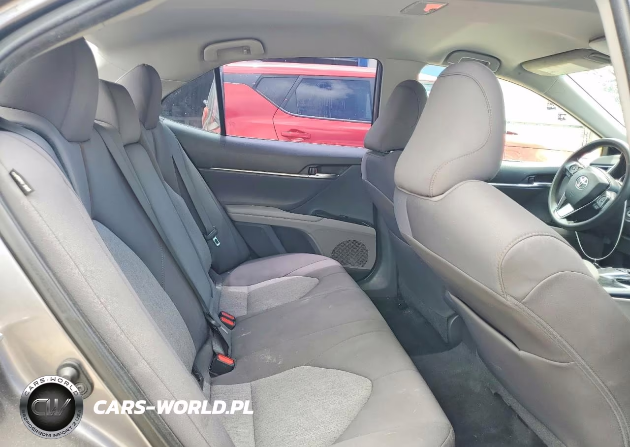 2020 Toyota Camry Le VIN:4T1C11AK3LU993938 - 10