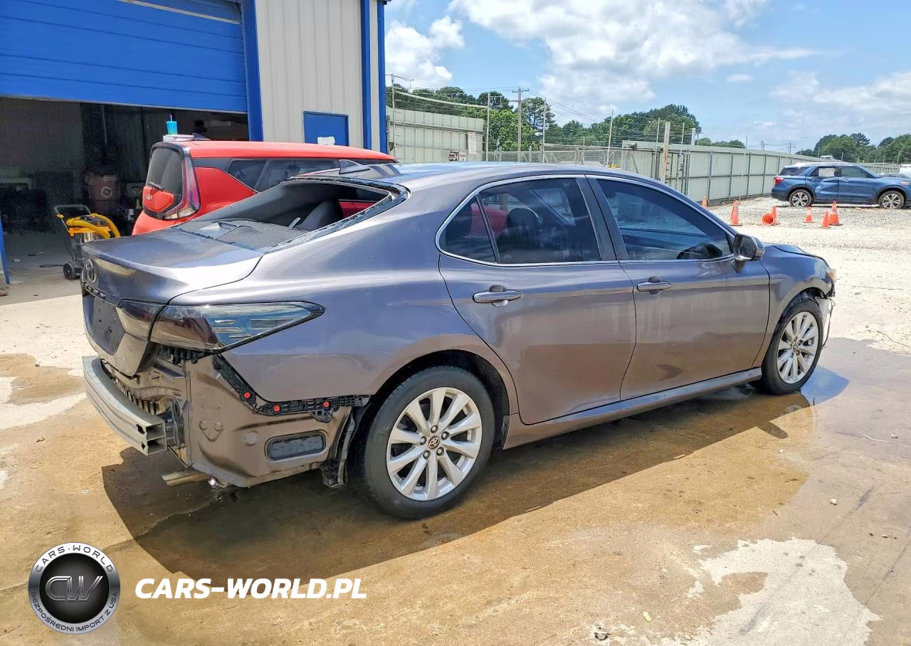 2020 Toyota Camry Le VIN:4T1C11AK3LU993938 - 3