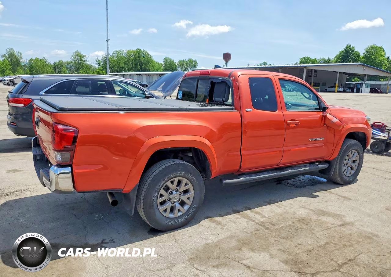 2018 Toyota Tacoma Sr5 VIN:5TFSX5ENXJX062472 - 3