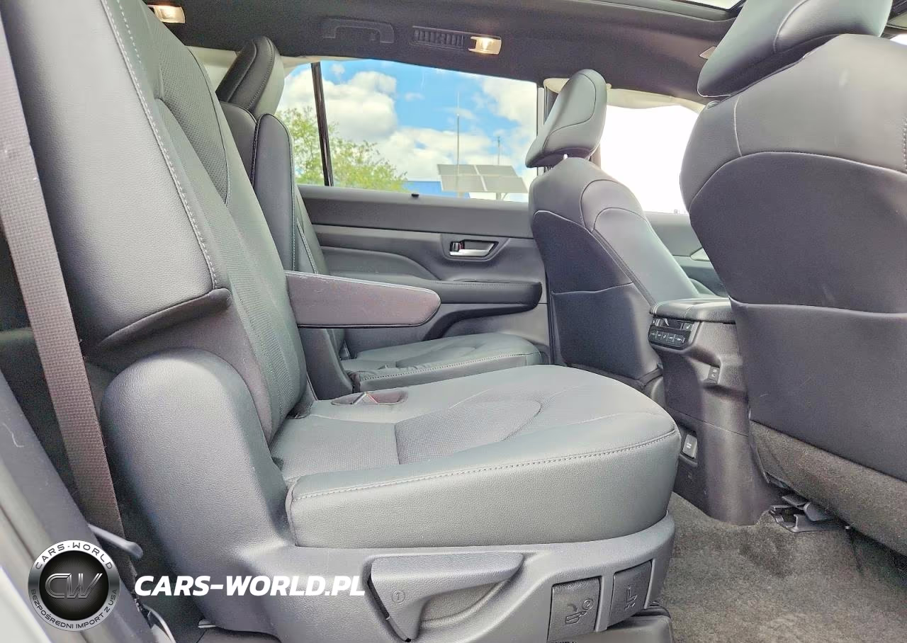 2026 Toyota Grand Highlander Hybrid Nightshade VIN:5TDACAB55TS084229 - 11