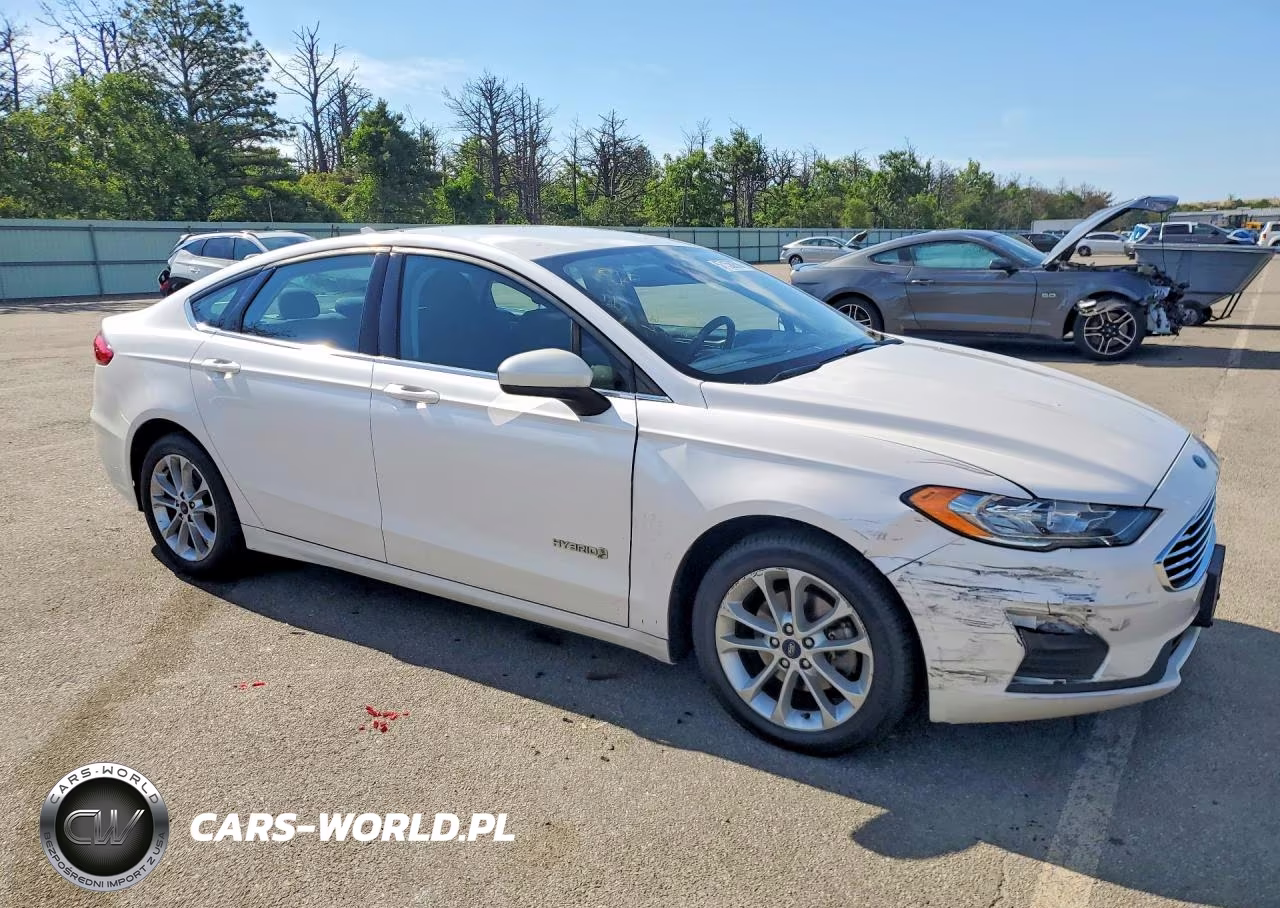 2019 Ford Fusion Se VIN:3FA6P0LU6KR157397 - 4